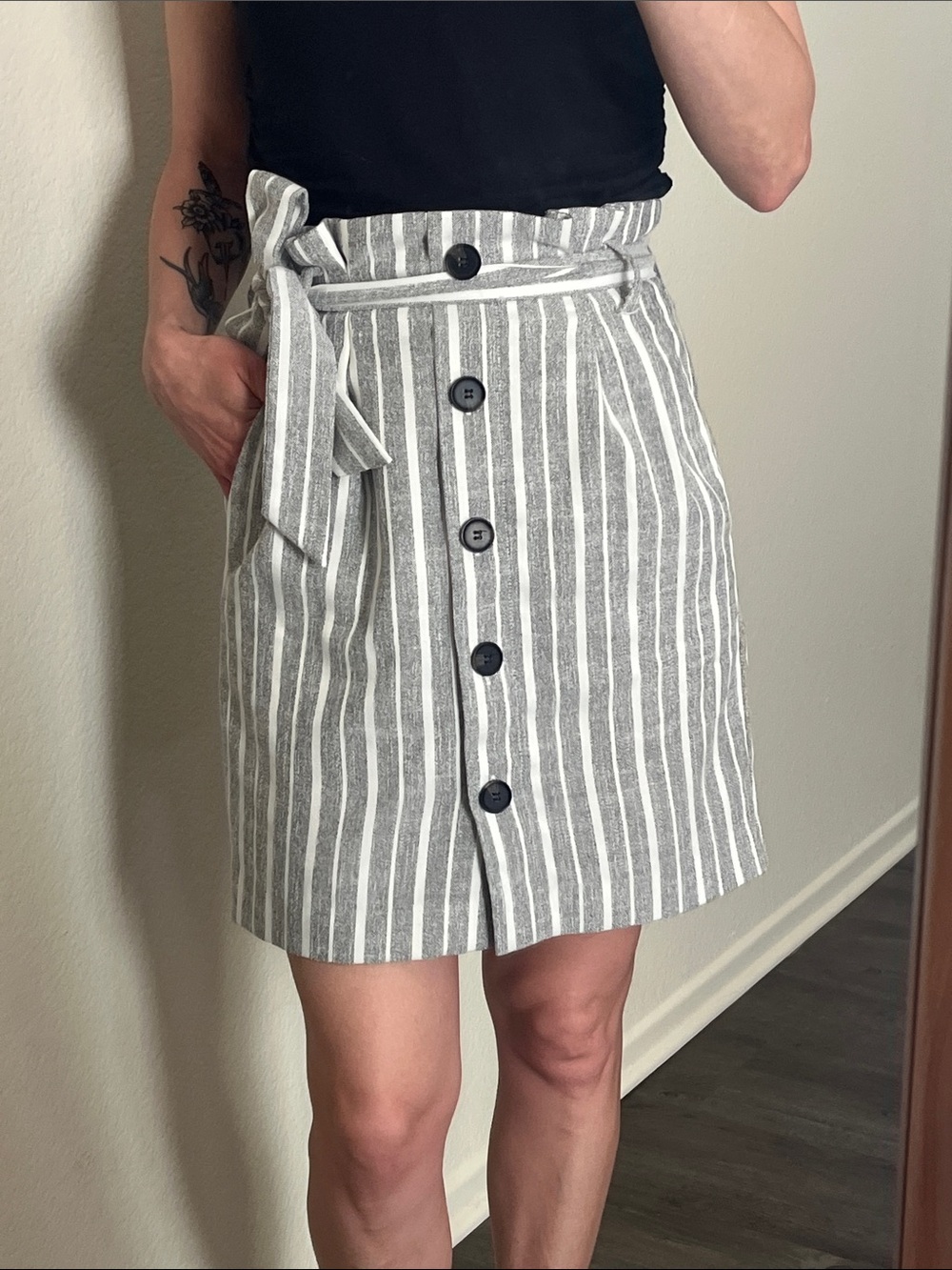 H&M Gray & White Stripe Button-Front Paperbag Waist Mini Skirt